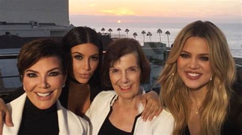 The Kardashians come together for grandmother MJ Houghton’s。